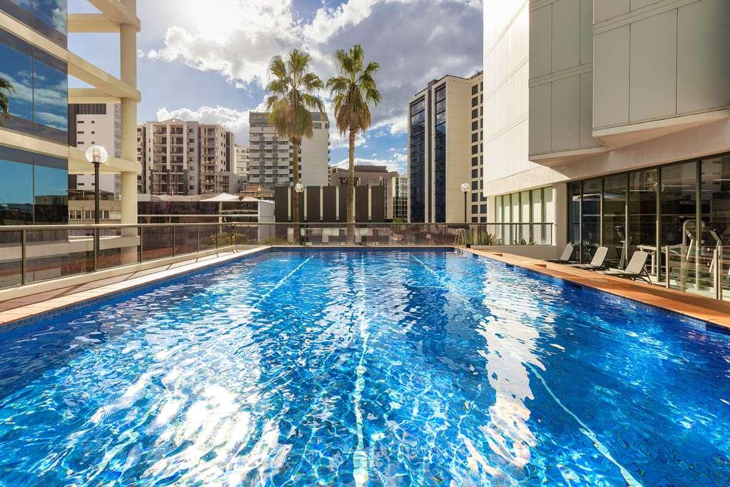 布里斯班阿莫拉酒店 设施 照片 The pool at the hotel